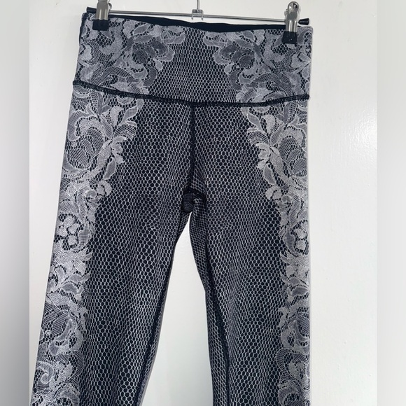 Lululemon Wunder Under Full Length Leggings in a Black and White Pretty Lace 4 - Picture 5 of 8